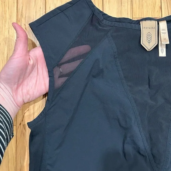 INDYGENA Laco women's sleeveless athletic tank top dress in black with mesh - Picture 5 of 8